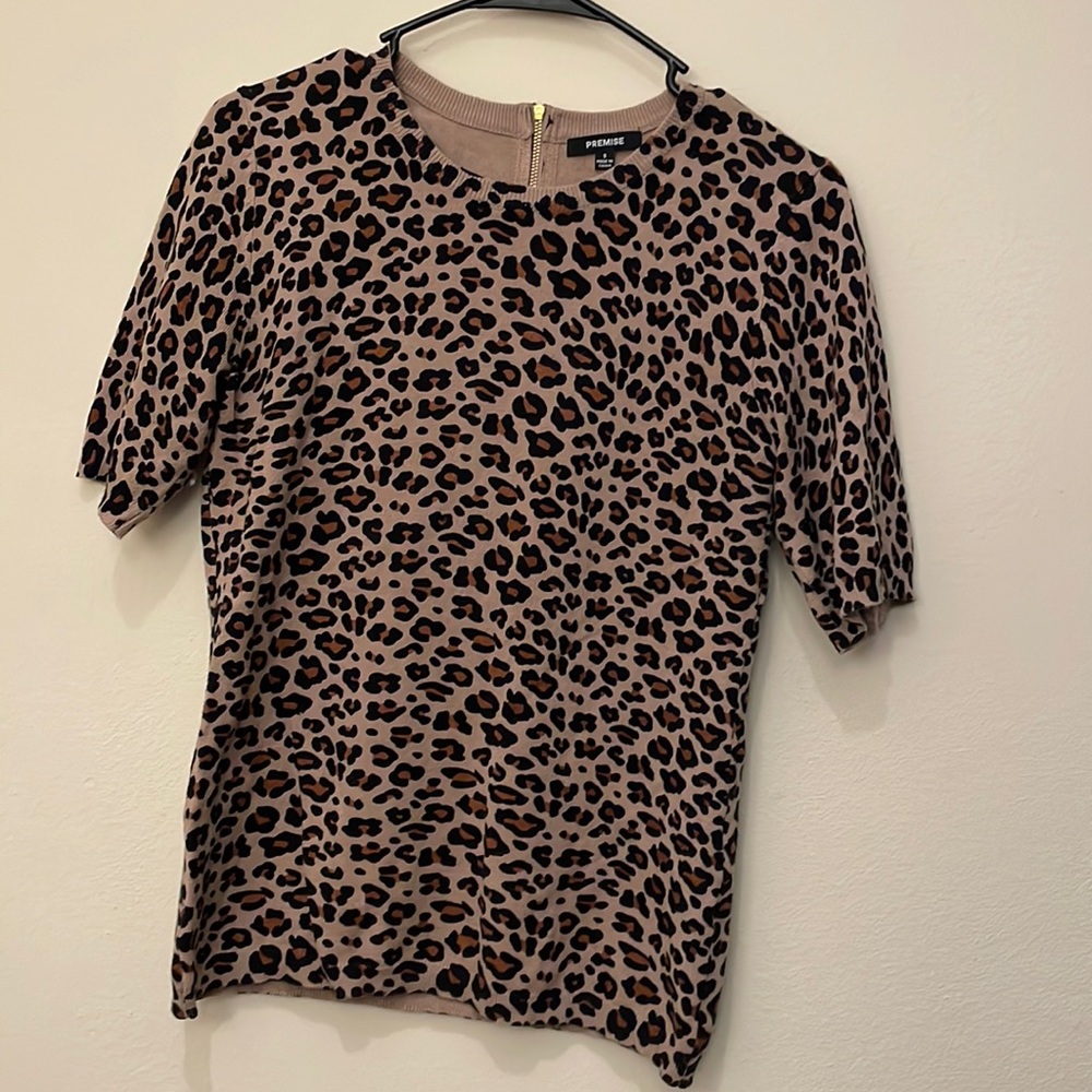 Womens Knit leopard top - size small